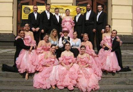 Mistrovství ČR plesové choreografie, Formace 'Na krásném modrém Dunaji' 1.5.2006, Chrudim,-foto