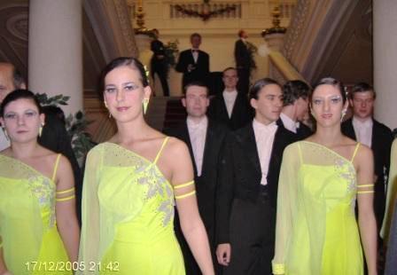 Předtančení v Národním domě na Vinohradech (UKDŽ) na plese Lékařské fakulty 17.12.2005,-foto